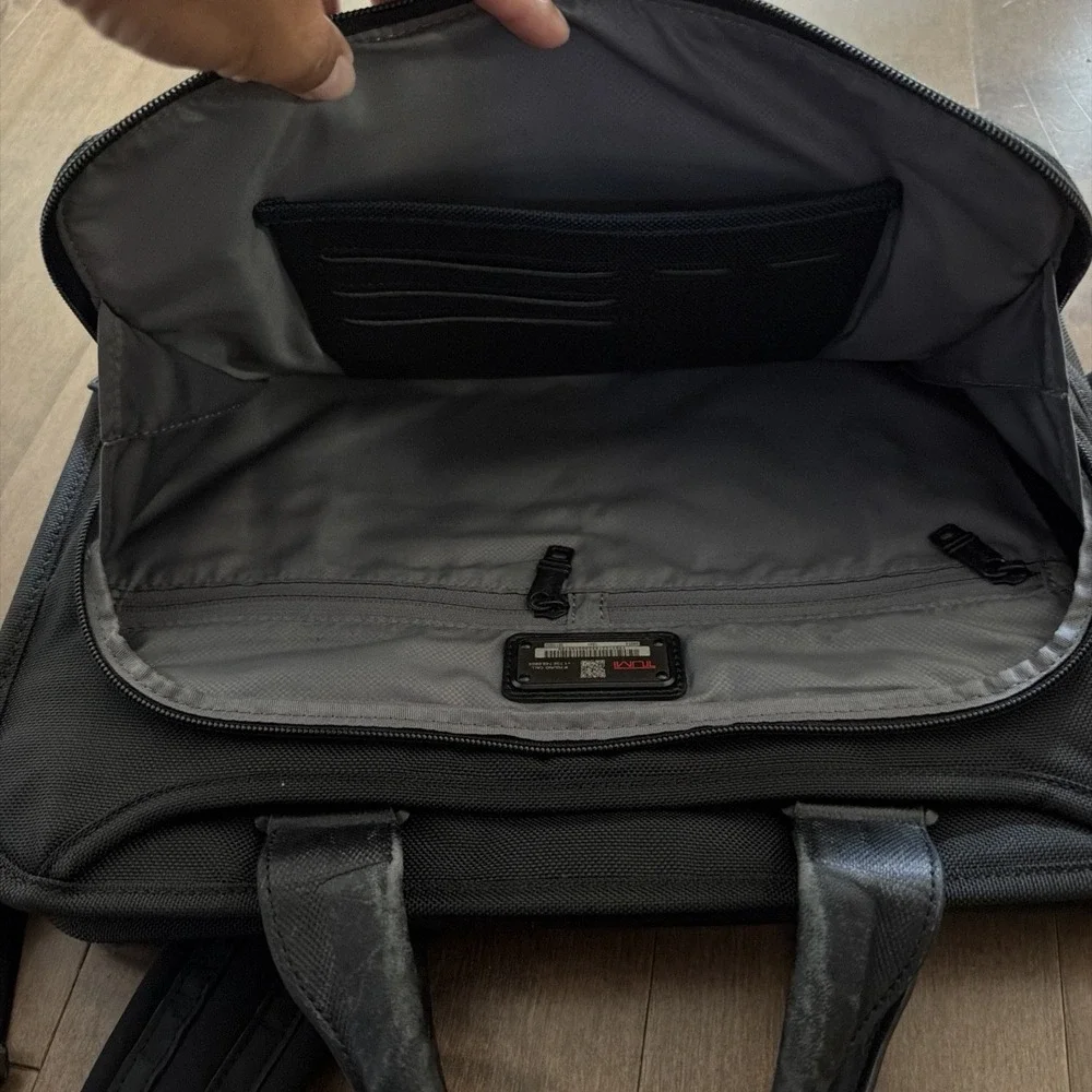 Tumi Alpha 2 Slim Deluxe Portfolio Laptop Bag Ballistic Nylon Black